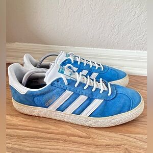 Adidas Gazelle Blue Size 10US good conditions